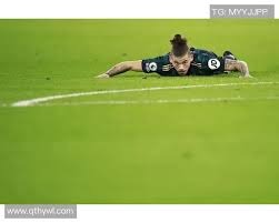 体坛联播｜曼联曼城均遭联赛三连平，巴萨创西超杯赢球纪录